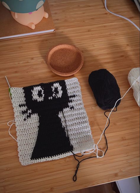 Alpha Pattern Ghibli, Jiji Crochet, Ugly Crochet, Crochet Alpha Pattern, Ghibli Crochet, Pixel Crochet, Aesthetic Crochet, Crochet Tapestry, Yarn Projects