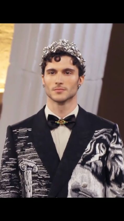 Asgardian Fashion, Slytherin Vibes, Crown Men, Rabbit Pen, Male Crown, Guy Fashion, Joey Graceffa, Golden Birthday, Wedding Crown