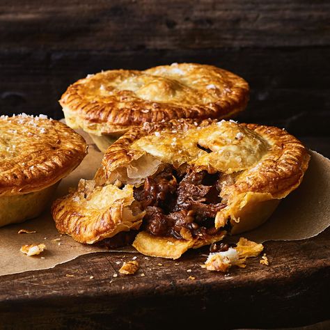 Traditional Chunky Pepper Beef Pies Beef Pie Recipe, Pie Aesthetic, Pie Photography, Pepper Beef, Meat Pie Recipe, Cook Meat, Beef Pies, Meat Pies, Pies Maker