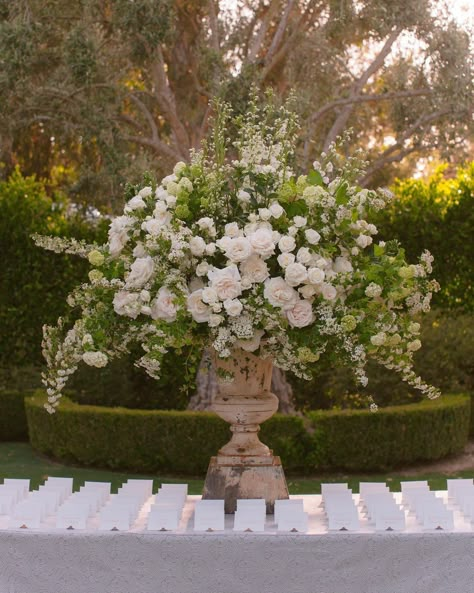 Destination Wedding Planner on Instagram: “A summer showstopper by the fabulous @mindyricedesign for an early summer wedding in #santabarbara. Photo @abbyandlauren Planning &…” Mindy Rice Design, Early Summer Wedding, Garden Theme Wedding, Santa Barbara Wedding, Destination Wedding Planner, Wedding Mood Board, Wedding Mood, Dreamy Wedding, New York Wedding