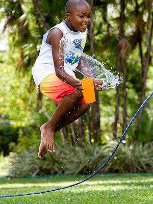 Ready Steady Jump Rope Game:  Our simple spin on jumping rope turns it into a get-wet game. Provide each player with a full cup of water. One at a time, each player must jump rope for ten turns while holding his cup. The player with the most water left wins. Water Games For Teens, Backyard Water Games, Fun Water Games, Babysitting Activities, Backyard Activities, Water Games For Kids, Outdoor Games For Kids, Cup Of Water, Water Games