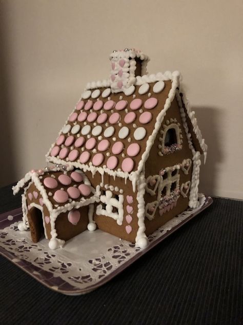 Best Christmas Destinations, Gingerbread House Designs, Gingerbread House Ideas, Christmas Destinations, Expensive Things, Christmas Dreaming, Gingerbread House Decorations, Pink Xmas, Pink Christmas Decorations