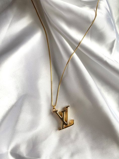 The Icon Necklace – Ahava J Expensive Jewelry Luxury, Luxe Jewelry, Jewelry Accessories Ideas, Dope Jewelry, Jewelry Essentials, Classy Jewelry, Expensive Jewelry, Jewelry Lookbook, Fancy Jewelry