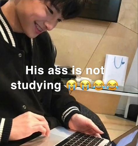 I.n Funny Pics, Jeongin Shoes, Study Pfp, Stray Kids Meme, Lamb Sauce, Romantic Jokes, Kids Meme, Skz Meme, Studying Memes