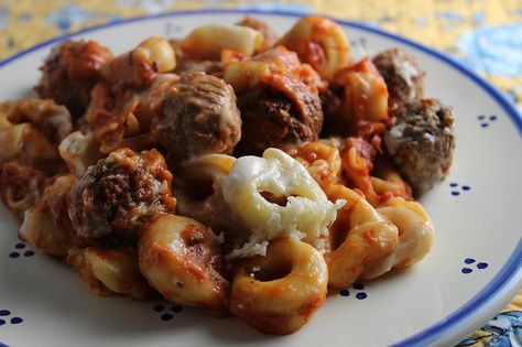 Looking for make ahead freezer meals? These easy and delicious frozen casserole recipes are excellent for winter and the holiday season. Tortellini Casserole Recipes, Frozen Casserole Recipes, Frozen Tortellini, Tortellini Casserole, Autumn Pasta Recipes, Fall Pasta, Meatball Casserole, Tortellini Bake, Meatball Bake