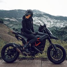 Hypermotard Ducati, Xe Ducati, Ducati Hypermotard, Image Moto, Мотоциклы Cafe Racers, Motorcross Bike, Motorcycle Aesthetic, Indian Motorcycles, Bike Photography