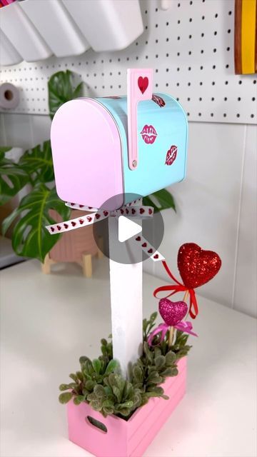 Valentine Day Mailboxes Diy, Mail Box Ideas Diy Creative, Valentine Mailbox Ideas Diy Mail Boxes, Dollar Tree Mailbox Diy, Mailbox Craft For Kids, Valentine Mailbox Ideas Diy, Mailbox Valentine Box Ideas, Valentines Mailbox Ideas, Ideas Para San Valentin Manualidades