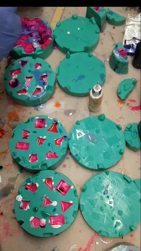 druidic_dice on Instagram: Enjoy another pouring video! #dnd #dice #druidicdice #resindice #handmadedice #ttrpg #rpg #polyhedraldice #dnd5e #pathfinder #boardgames… Liquid Core Dice Diy, Resin Dice Making, Dice Diy, Diy Resin Dice, Dice Making, Dice Dragon, Resin Dice, Dnd Dice, Polyhedral Dice