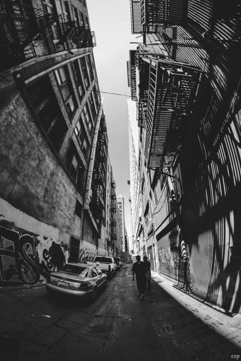 Stussy Wallpaper, Fisheye Photography, Wide Angle Photography, Phone Backgrounds Vintage, Street Photo, City Aesthetic, Phone Backgrounds, Aesthetic Photography, Urban Art