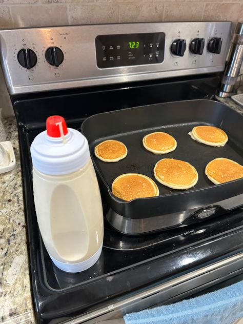 Breakfast Hacks, Pancake Dispenser, Batter Dispenser, Pancake Machine, Pancake Batter Dispenser, Breakfast Hack, Pancake Breakfast, Muffin Batter, How To Make Pancakes