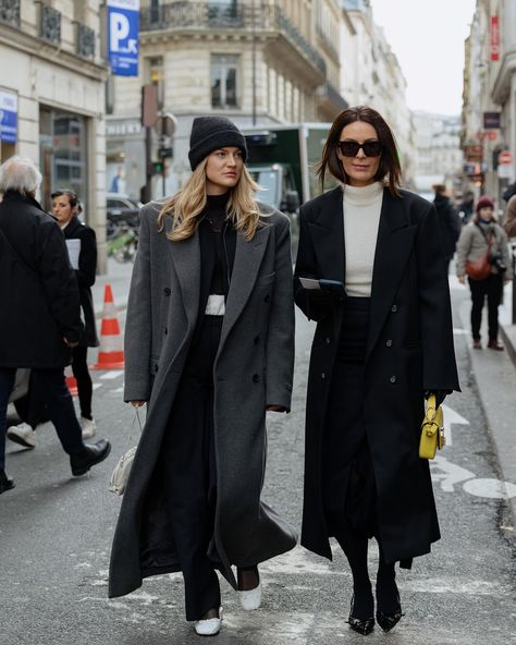 @driesvannoten street style at @parisfashionweek 🇫🇷📷 . #driesvannotten #pfw #parisfashionweek #fashion #streetstyle #style #influencers #whattowear #citylife Champagne Brunch, Marbella, Malaga, Cannes, Milan, Paris Fashion Week, What To Wear, Street Style, Photographer