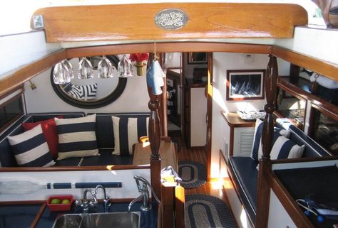 Boat Decorating Ideas Interiors, Liveaboard Boats, Boat Interior Design, Sailboat Interior, Sailboat Decor, Small Yachts, Sailboat Living, Living On A Boat, Boat Decor