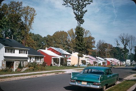 U.S. Quintaessential american 1960's suburban neighborhood, New Jersey // by Electro Spark via Flickr The Suburbs, Six Feet Under, Street Scenes, Architecture Model, Vintage Photography, Aesthetic Photography, Vintage Images, Small Towns, Vintage Photos