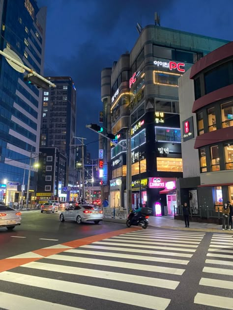 South Korea Convenience Store Aesthetic, Korean Street Night Aesthetic, Busan Korea Aesthetic, Trip To Korea Aesthetic, Korea Night Aesthetic Wallpaper, Korean Aesthetic Background, Korea Convenience Store Aesthetic, Korea Places Aesthetic, Korea Astethic