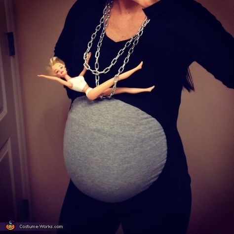 If I'm pregnant at Halloween again - I Came In Like A Wrecking Ball Miley on her Wrecking Ball Pregnancy Costume Maternity Halloween, Pregnancy Costumes, Pregnant Halloween Costumes, A Pregnant Woman, Costume Works, Pregnant Halloween, Hallowen Costume, Wrecking Ball, Halloween Costume Contest