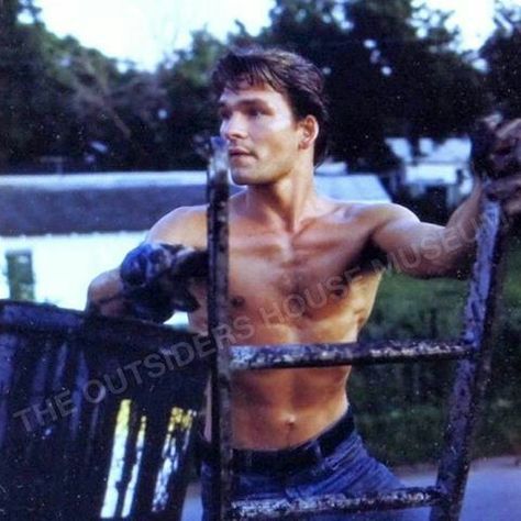 Patrick Swayze Shirtless, The Outsiders Darry, Patrick Swazey, 80s Guys, The Outsiders Imagines, The Outsiders Cast, 80s Actors, The Outsiders Greasers, The Outsiders 1983