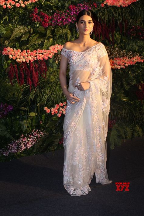 Mumbai: Virat Kohli  Anushka Sharma's wedding reception  Kriti Sanon - Social News XYZ Virat Kohli Wedding, Sheer Saree, Anushka Sharma And Virat Kohli, Virat Kohli And Anushka Sharma, Kohli Anushka, Kriti Sanon Saree, Saree Jacket Designs, Anushka Sharma And Virat, Virat Kohli And Anushka