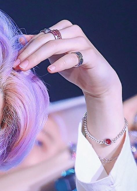 jimins rings Park Jimin Hands, Jimin Hands, Jimins Hand, Jimin's Hands, Hands Rings, Prettiest Nails, Jimin's Lips, Bts Earrings, Kpop Details