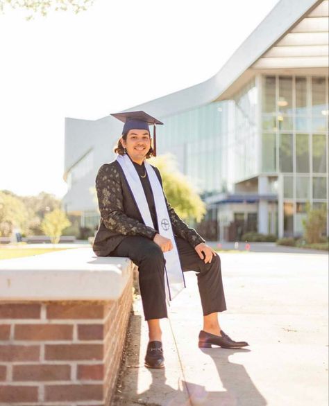 Graduation Photography Men, Grad Poses, College Graduation Photoshoot, Photography Men, Graduation Poses, Graduation Photography, Graduation Photoshoot, Grad Photos, Cap And Gown