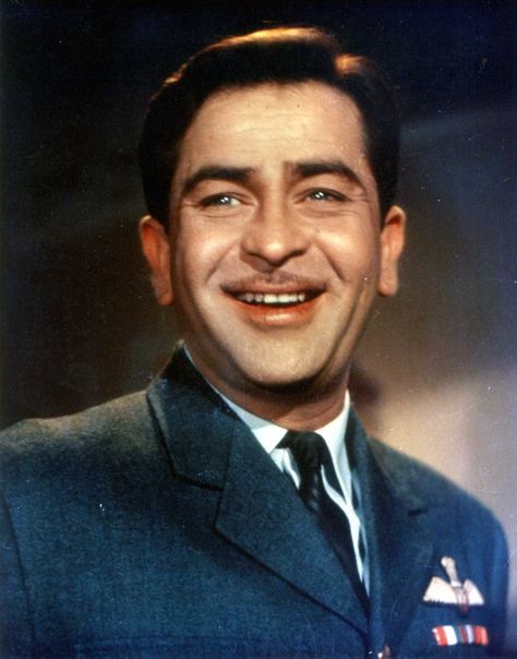 #RajKapoor in film  #Sangam India Actor, Raj Kapoor, Old Film Stars, Damien Chazelle, Legendary Pictures, Bollywood Pictures, Bollywood Posters, Retro Bollywood, Bollywood Cinema