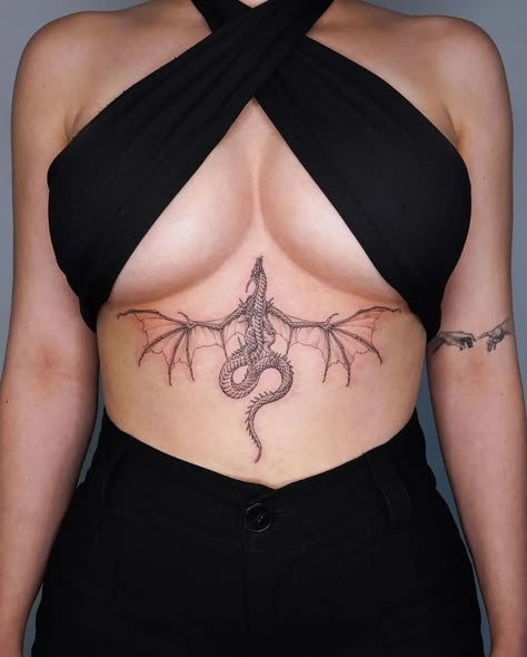 Sternum Tattoo Design, Underboob Tattoo Designs, Dragon Tattoo For Women, Underboob Tattoo, Fantasy Tattoos, Skeleton Tattoos, Inspiration Tattoos, Tattoos Geometric, Stomach Tattoos