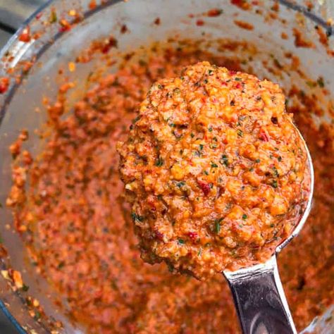 Easy Vegan Romesco Sauce Recipe (2 Ways!) - simply ceecee Romanesco Recipes Sauces, Dr Sebi Recipes Alkaline Diet, Vegan Sauce Recipes, Romesco Sauce Recipe, Romesco Sauce, Rainbow Salad, Baked Veggies, Vegan Sauces, Vinaigrette Recipes