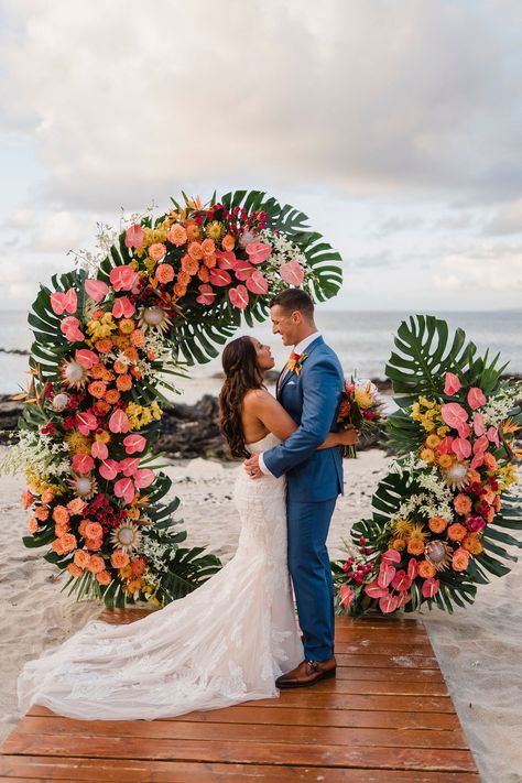 Wedding Dresses For Tropical Wedding, Wedding Theme Tropical, Tropical Floral Wedding Arch, Hibiscus Wedding Theme, Boho Hawaiian Wedding, Hawaii Wedding Color Schemes, Hawaii Wedding Decorations, Hawaii Wedding Arch, Beach Wedding Colorful