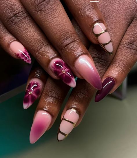 Sade Inspired Nails, Almond Nails Trendy Design, Round Cat Eye Nails, Japanese Style Nail Art, Dark Summer Nail Ideas, Sade Aesthetic Nails, Earthy Almond Nails, Maximalist Nails Almond, Blooming Gel Ideas