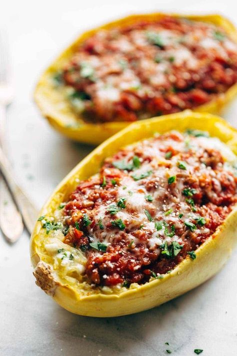 Spaghetti Squash Lasagna Boats - creamy ricotta, spaghetti squash, garlic kale, Parmesan and mozzarella cheese, and a quick simmer tomato sauce. Easy, healthy, and SO delicious! #glutenfree #healthy #easyrecipe #dinner #cleaneating | pinchofyum.com Ricotta Spaghetti Squash, Spaghetti Squash Lasagna Boats, Ricotta Spaghetti, Lasagna Boats, Spaghetti Dishes, Healthy Lasagna, Spaghetti Squash Lasagna, Pizza Lasagna, Butternut Squash Sauce