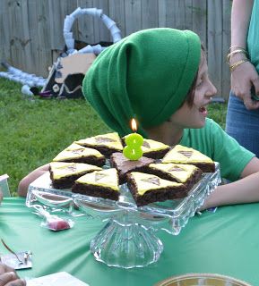 Zelda Breath of the Wild birthday party Triforce brownies Zombie Birthday Party Decorations, Breath Of The Wild Zelda, Zelda Cake, Plants Vs Zombies Birthday Party, Zelda Party, Nintendo Party, Zombie Birthday Parties, Zelda Game, Zelda Birthday