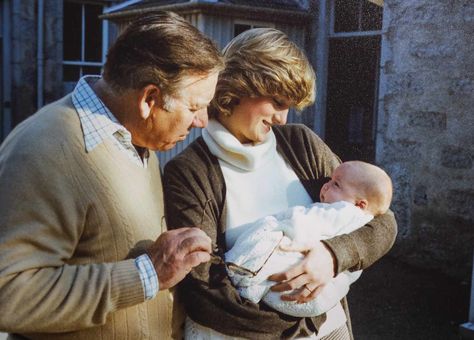 Prince William Baby, Lord John, Old Prince, Young Parents, Princess Diana Photos, Princess Diana Pictures, Baby Prince, Prinz Harry, Charles And Diana