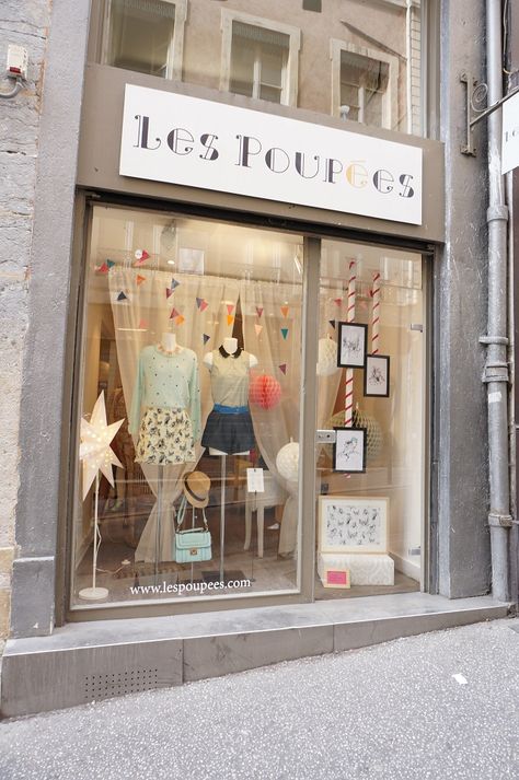 magasin vetement les poupees lyon Clothing Store Design, Shop Work Bench, Shop Front Signage, Elderly Home, Interior Display, Shop Window Design, Shop Fronts, Shop Organization, Shop Front Design