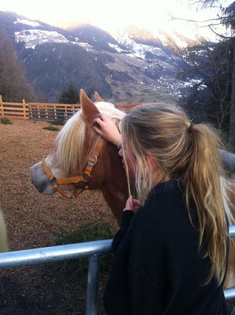 ponytail Foto Cowgirl, Blonde Ponytail, Cowgirl Aesthetic, Horse Aesthetic, Ranch Life, Horse Life, Pretty Horses, Downtown Los Angeles, Horse Pictures