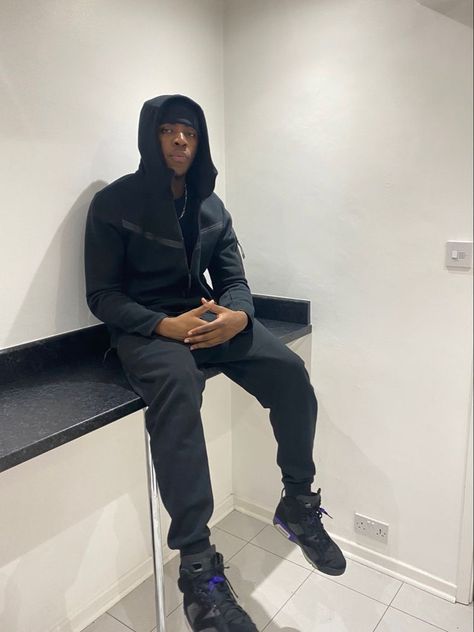 All Black Nike Tech, Tech Outfit, Uk Drip, All Black Nikes, Gym Guys, Drip Outfit Men, Black Men Fashion Swag, Streetwear Fits, Boys Fits