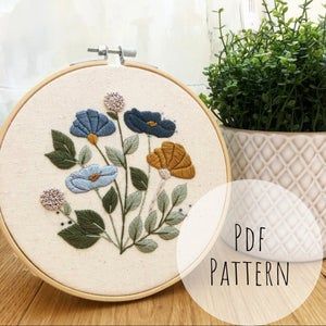 Bouquet Embroidery, Art Pdf, Calico Fabric, Embroidered Gifts, Hand Embroidery Projects, Blue Bouquet, Learn Embroidery, Embroidery Hoop Art, Embroidery For Beginners