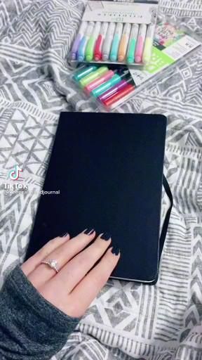 Things To Fill In Your Notebook, Things To Make You Tired, Cute Diy Notebooks, Jernals Ideas Easy, Bucket Journal Ideas, Diary Design Ideas Notebooks, Mood Tracker Journal Ideas, School Mood Tracker, Diy Journal Ideas How To Make