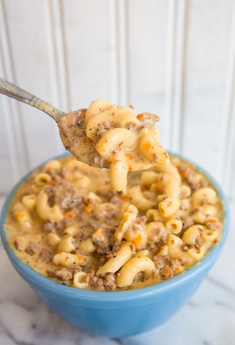 The best soup you are ever going to make, my Crockpot Macaroni Cheeseburger Soup. Crockpot Macaroni, The Best Soup, Best Soup, Cheeseburger Soup, Crockpot Soup Recipes, Minced Meat, Crock Pot Soup, Slow Cooker Soup, Soup And Sandwich