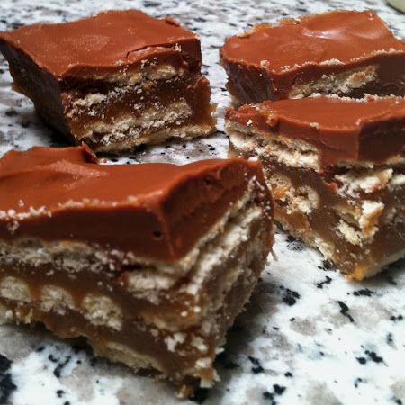 I am re-pinning these because my last link is now a pay for site..whatever.. Anyway these are soooooo good. I make them a lot for friends, co-workers and thank-yous. Kit Kat Recipes, Kitkat Bars, Club Crackers, Kit Kat Bars, Caramel Crunch, Crunch Bar, Bars Recipe, Kit Kat, Eat Dessert