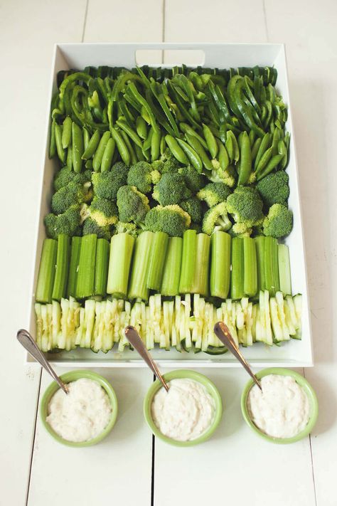 St. Patrick's Day Vegetable Tray | Green Ombre Veggie Tray St Patrick Day Snacks, Fruit Tray Ideas, St Patricks Day Drinks, St Patties, Green Snacks, Waffle Bar, Vegetable Tray, St Patricks Day Food, Orange Peppers