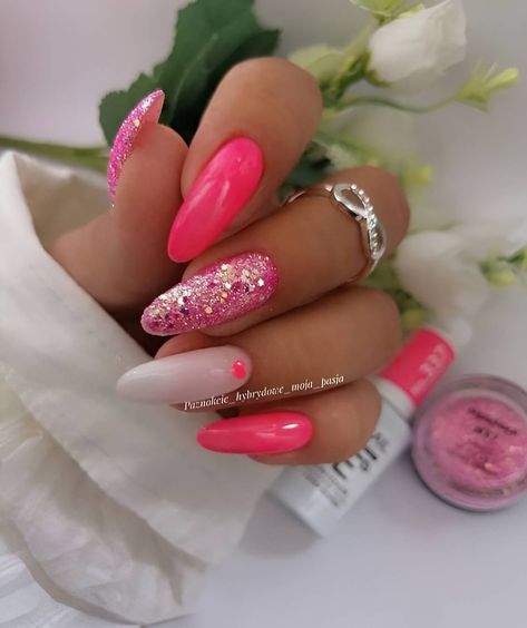 Barbie Pink Nails, Neon Pink Nails, Barbie Nails, Pink Chrome Nails, Art 2023, Pink Glitter Nails, Pink Manicure, Hot Pink Nails, Pink Nail Designs