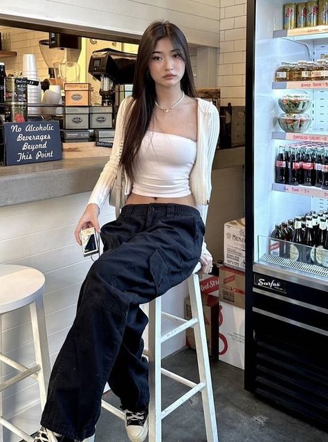 What To Wear To The Mall, Mall Outfit Ideas Casual, Mall Fits, Mall Outfit Ideas, Selfie Outfits, Korean Style Minimalist, Mall Outfit, Oufits Casual, Downtown Outfits