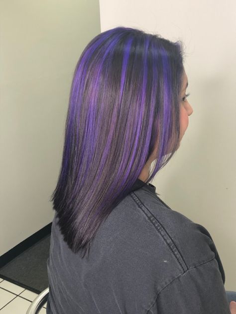 Black Hair With Purple Skunk Stripe, Dark Purple Streaks In Black Hair, Purple Highlights Straight Hair, Purple Highlights Brown Hair Straight, Purple Hair Highlights Short, Purple Chunky Highlights Brown Hair, Brown Hair Purple Highlights, Dark Brown Hair With Purple Highlights, Purple Skunk Hair