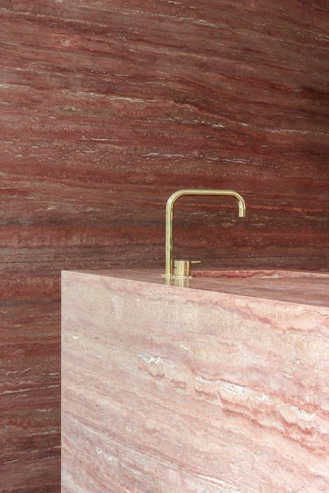 Travertine Kitchen, Red Travertine, Minimalist Eclectic, Red Marble, Vintage Ideas, Interior Architect, Cheap Decor, Pool Houses, Eclectic Decor