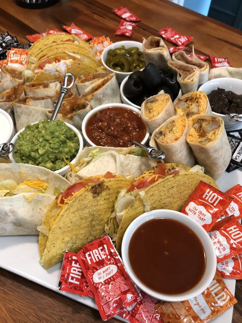 Taco Bell Feasting! Taco Bell Board Ideas, Taco Bell Charcuterie Board Ideas, Working At Taco Bell, Taco Bell Board, Taco Bell Charcuterie Board, Fast Food Charcuterie Board Ideas, Taco Bell Party Theme, Taco Bell Birthday Party, Pottery Barn Wallpaper