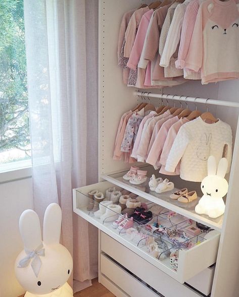 Cute #baby closet 🎀 By @mk_maison Cozy Baby Room, Baby Nursery Inspiration, Baby Room Organization, Nursery Room Design, Girl Nursery Room, Baby Room Inspiration, Dekorasi Kamar Tidur