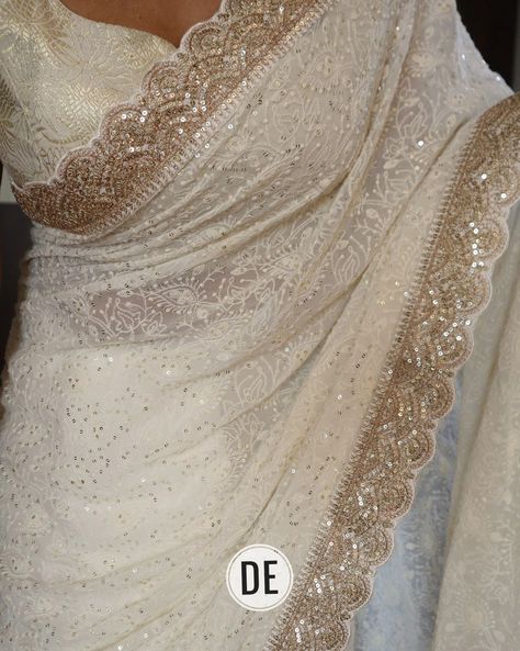 *An adorable chikankari collection with sabyasachi borders in scallop style on pure khaddi georgette silk saree* Pure fabric In elegant pearl white shade Pretty 😍 For ONLY FOR 8000💕💕 Georgette Chikankari Saree, White Saree Embroidery, Sabyasachi Borders, Chikankari Saree Georgette, White Chiffon Saree, Sarees Ideas, Saree Golden, Lace Designs On Suits, White Sari