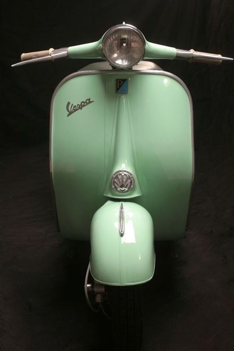 Vespa Motor Scooters, Vespa Vbb, Vespa Vintage Italy, Vespa 400, Scooters Vespa, Vespa 150, Vespa Ape, Vespa 125, Italian Scooter