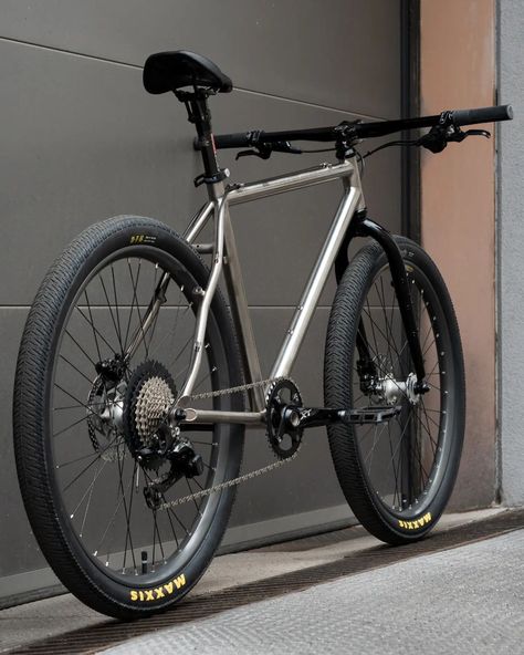 Commuter Bike Style, Simple Bike, Vintage Mountain Bike, Best Road Bike, Urban Bicycle, Bike Details, Bike Camping, Fixed Bike, Commuter Bicycle