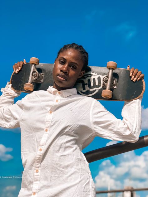 Skateboard Photo Ideas, Dnd Poses, Skate Fashion Editorial, Skatepark Photoshoot Fashion, Skate Park Photoshoot, Skatepark Photoshoot, Skateboard Portrait Photography, Skate Photoshoot, Skateboard Photoshoot