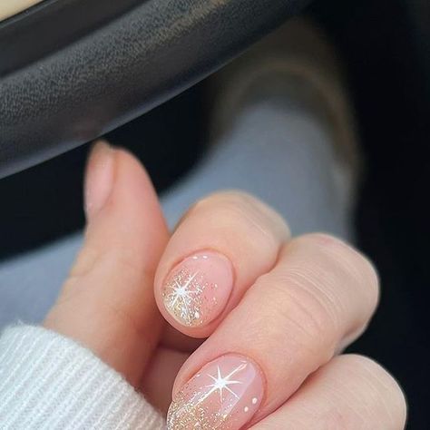 Shelley Graham on Instagram: "Love getting sent cute client nailfies, @the_house_acc took this gorgeous photo of her Christmas nails. 

All products from @the_gelbottle_inc 
Biab 19
Watchme (gold glitter)
Daisy (studio gel)

#glitterombrenails #glitternails #goldnails #starnails #christmasnails #christmas #folkestonenails #folkestone #festivenails #subtlechristmasnails #simplechristmasnails #tgbba2022 #gelbottlewatchme #tgbwatchme #thegelbottle #thegelbottleinc #nails #gelpolish #gelnailart #nailart #nailinspo #ukfashion #plt #missguided #asos" Christmas Nails Biogel, Ems Nails, Gell Nails, Em Nails, Ombre Nails Glitter, Christmas Nails Easy, Star Nails, Festival Nails, Gel Nail Art